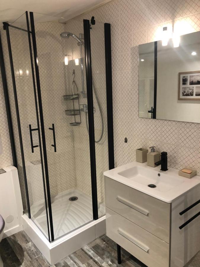 Les Couleurs De Les Bains Apartment *