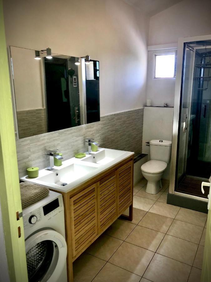 Les Couleurs De Les Bains Apartment